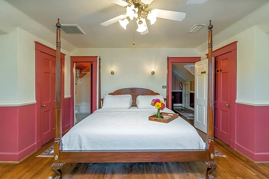 Cedars of Williamsburg Bed & Breakfast