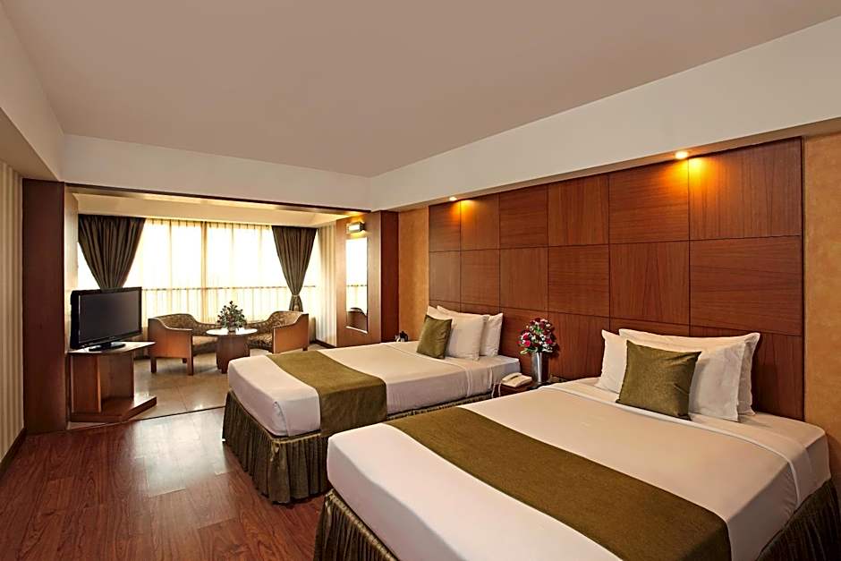 Photo 1 of 2 of Executive 2 Beds