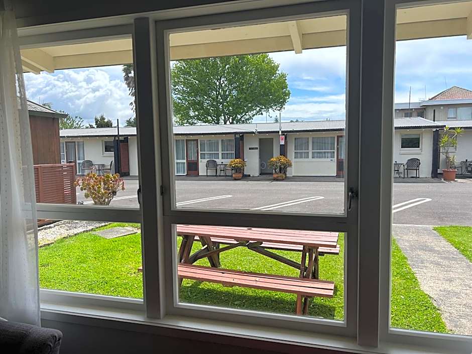 18th Avenue Thermal Motel