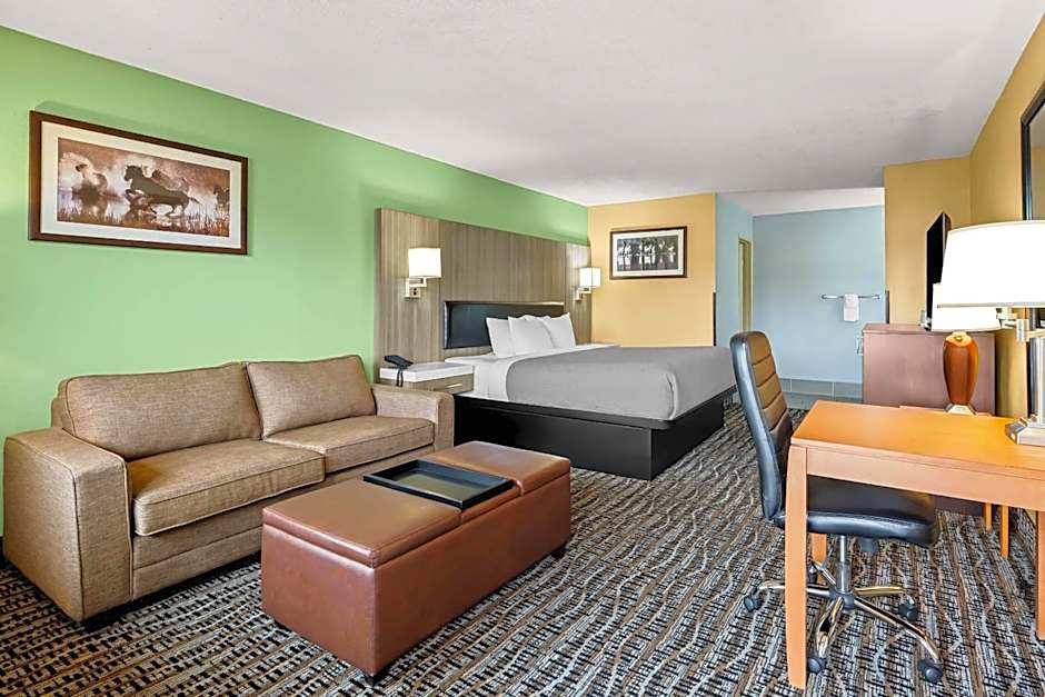 Photo 1 of 49 of Quality Inn Madras