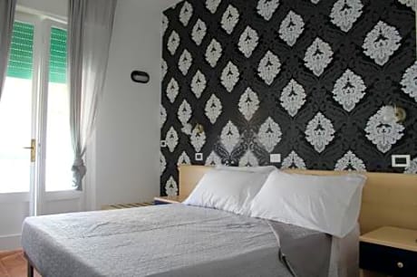 Hotel Mora