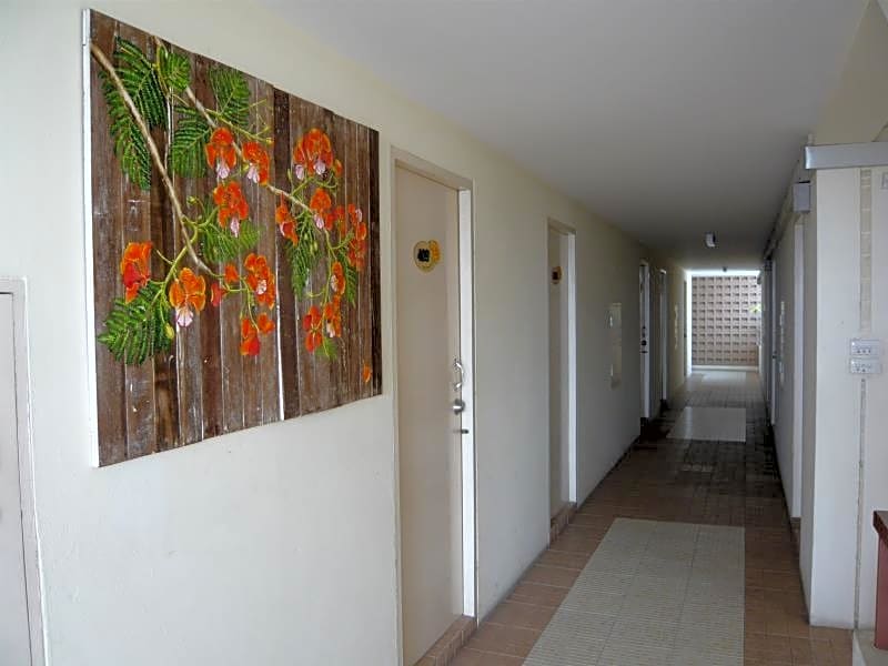 Thanapa Place – Bangkok, NY