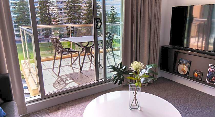 Oaks Glenelg Plaza Pier Suites