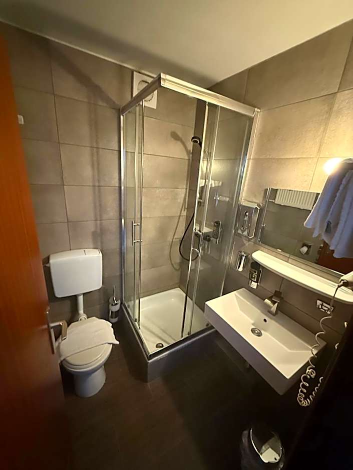 Parkhotel Lindenhof - KOSTENLOSE PARKPLÄTZE