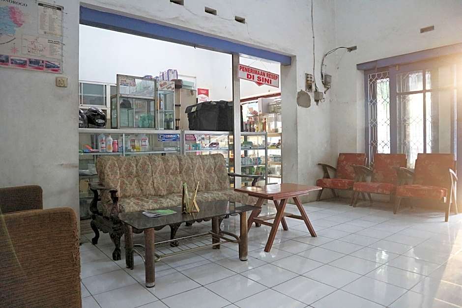 SPOT ON 1972 Aman Family Inn Syariah