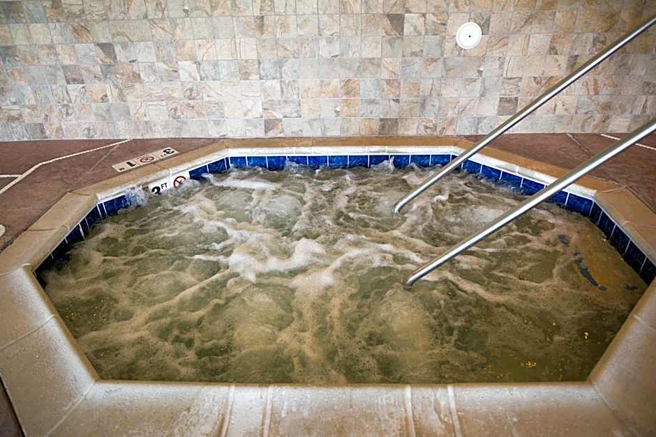 Holiday Inn Express & Suites Northwood By IHG