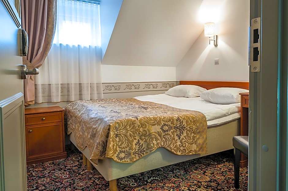 Three Crowns Residents