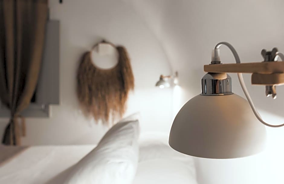 Bianco Diverso Suites