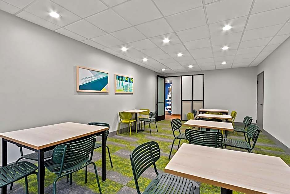 Spark by Hilton Phoenix East Mesa