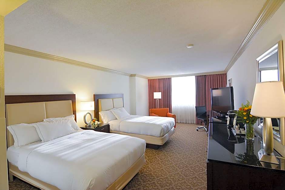 Hilton Palm Beach Airport