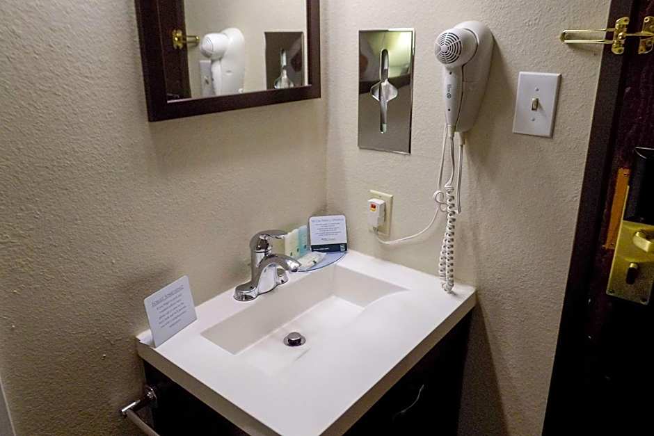 Quality Inn DFW Airport North