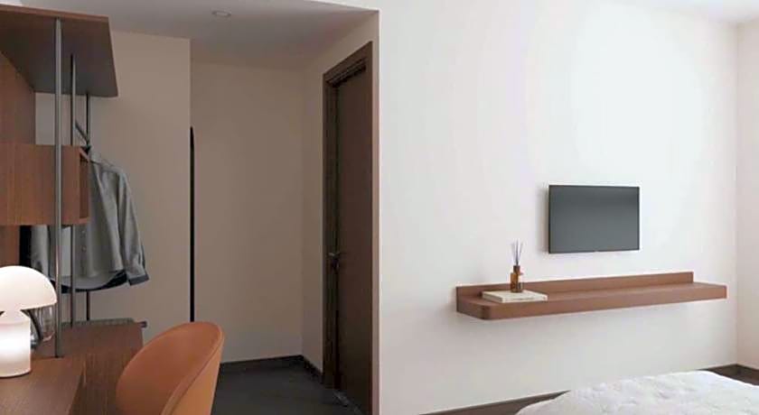 Len's Hotel