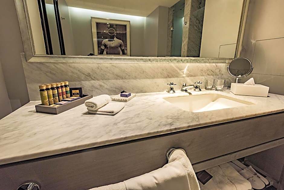 The Singular Santiago