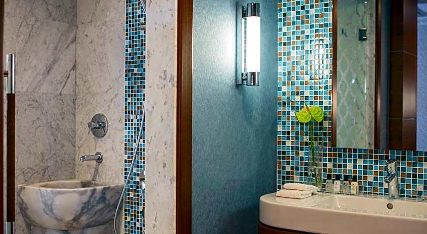 Renaissance by Marriott Izmir Hotel