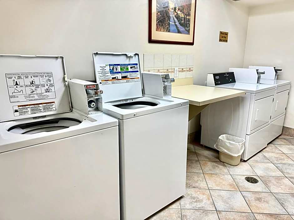 Super 8 by Wyndham High River AB