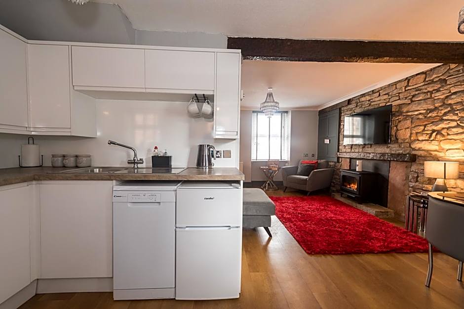 Crown and Cushion Appleby