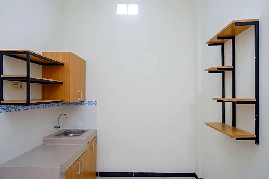 RedDoorz near Terminal Tirtonadi 2