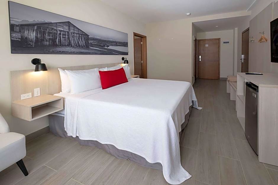 Super 8 by Wyndham Manzanillo