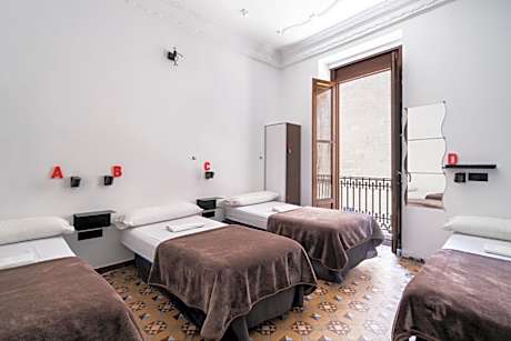 Single Bed in 4-Bed Mixed Dormitory Room