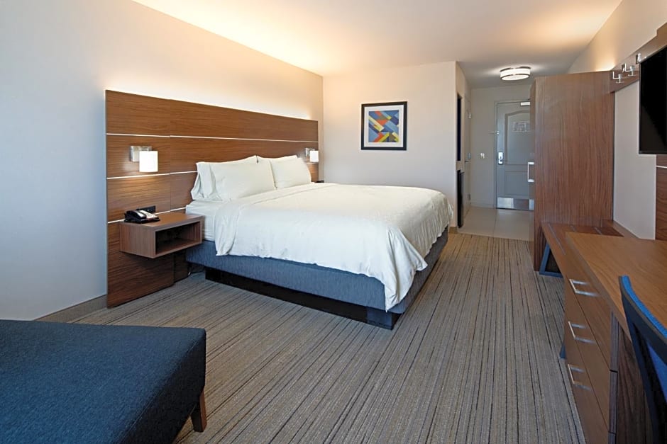 Holiday Inn Express Fresno South By IHG