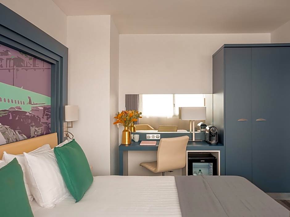 Photo 1 of 6 of Premium 1 Queen Bed