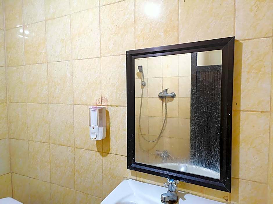 RedDoorz Syariah near Rumah Sakit Umum Wisata UIT