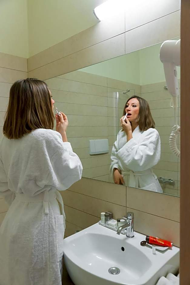 Helios Hotel & Restaurant