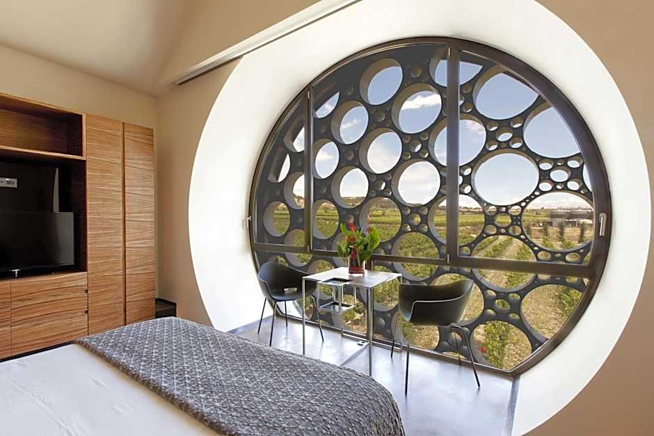 Cava & Hotel Mastinell