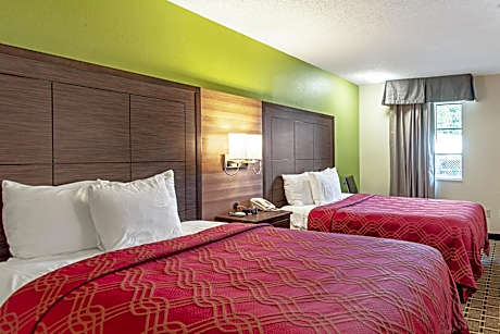 Double Room with Two Double Beds - Accessible/Smoking