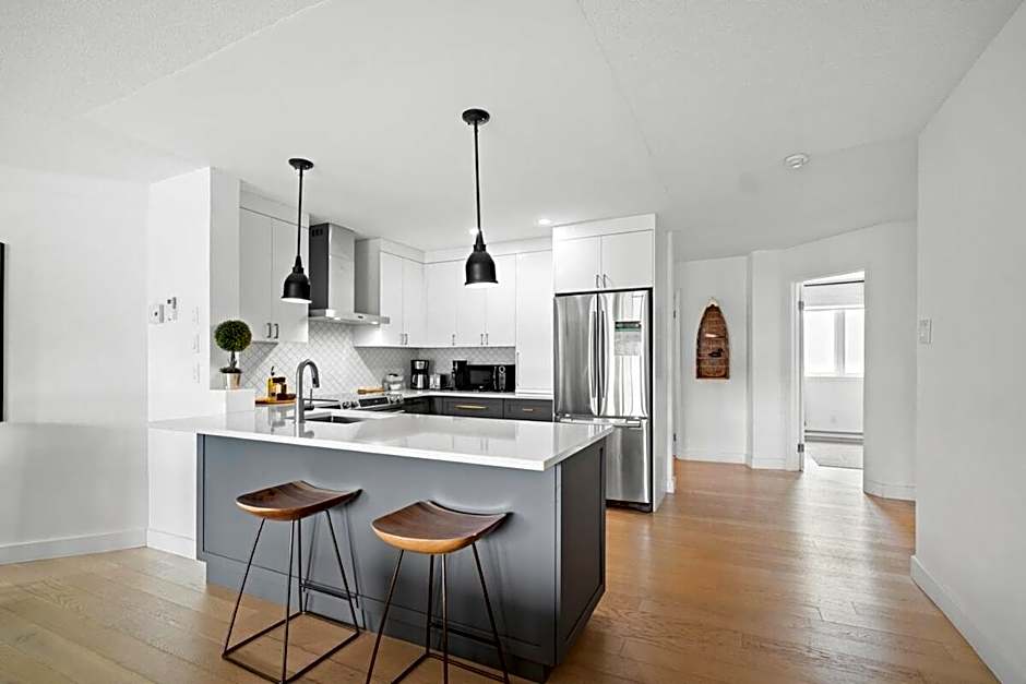 Huge 3 Bedroom Condo with a View