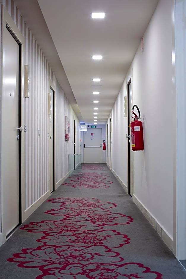 Home Club Suite Hotel