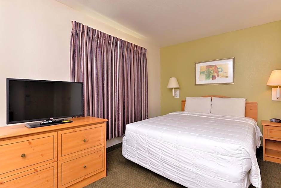 Photo 1 of 4 of Standard Studio 1 Queen Bed