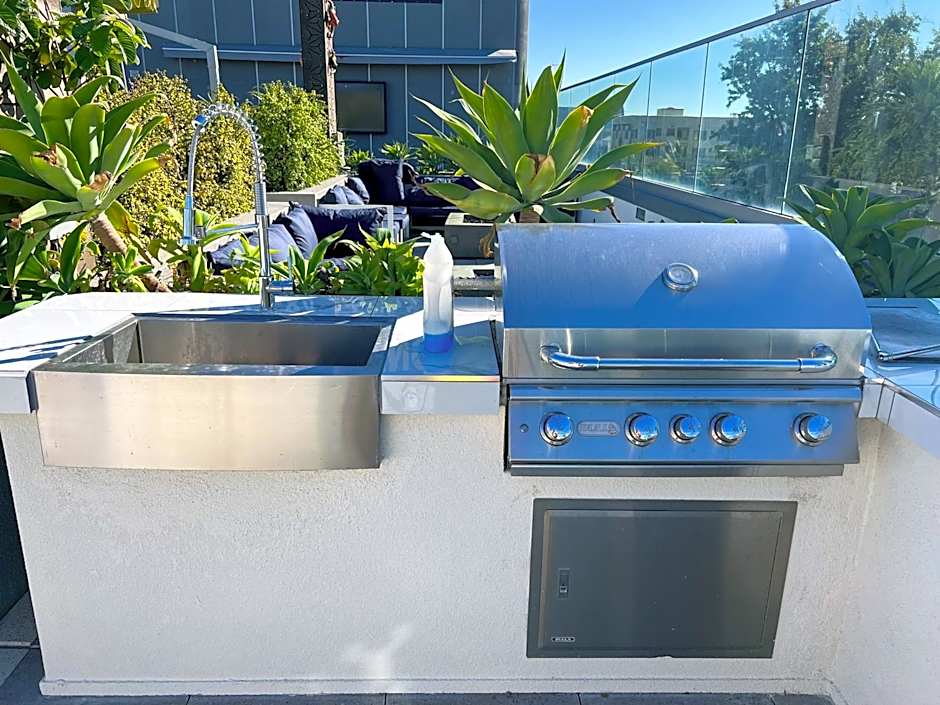 Downtown Los Angeles Skyline balcony view Modern Penthouse