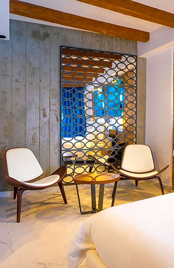 Royal Hotel and Suites