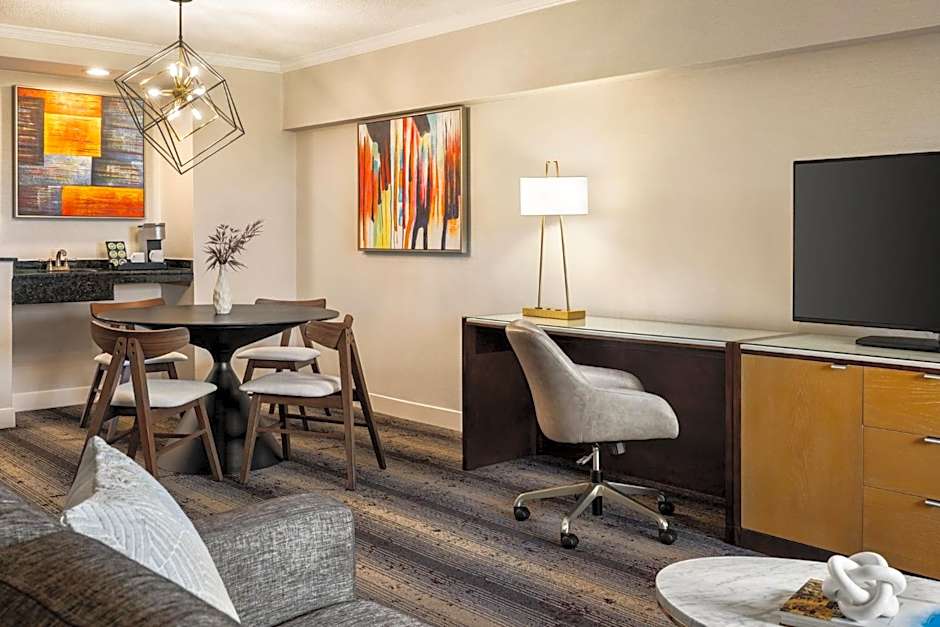 Crowne Plaza Edison By IHG