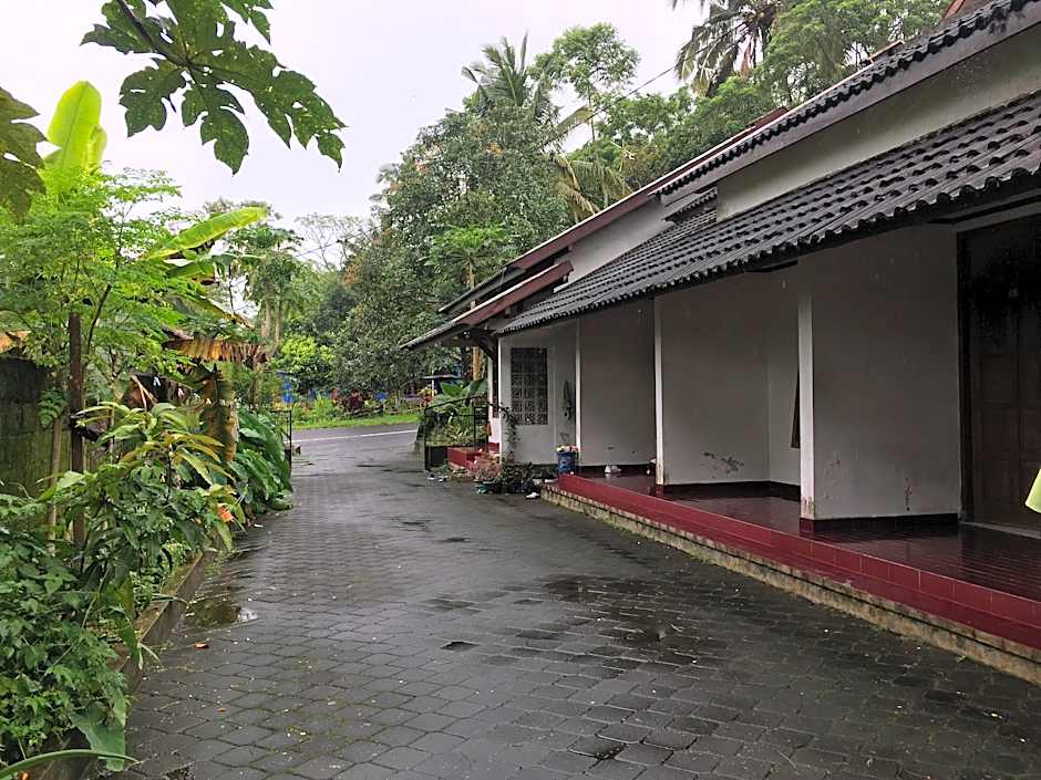 Penginapan Cipto Wening by ZUZU