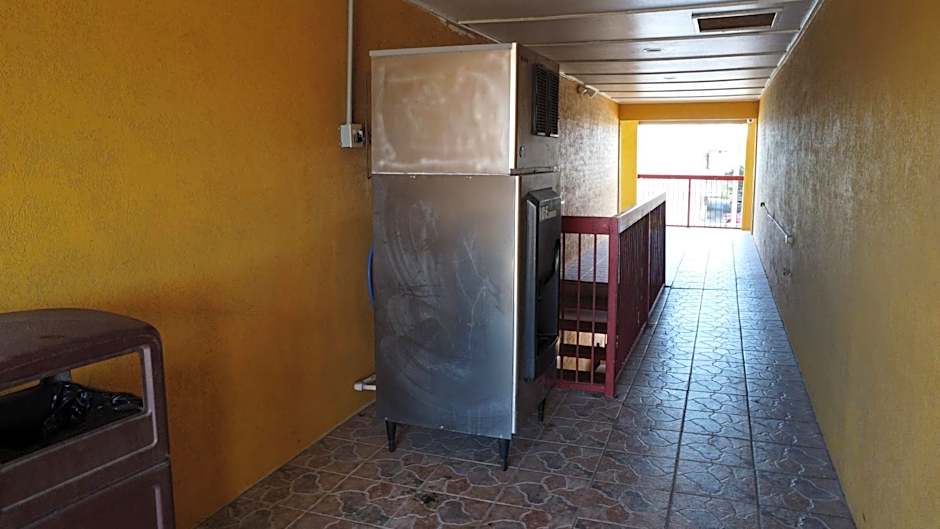 Super 8 by Wyndham Kingsville