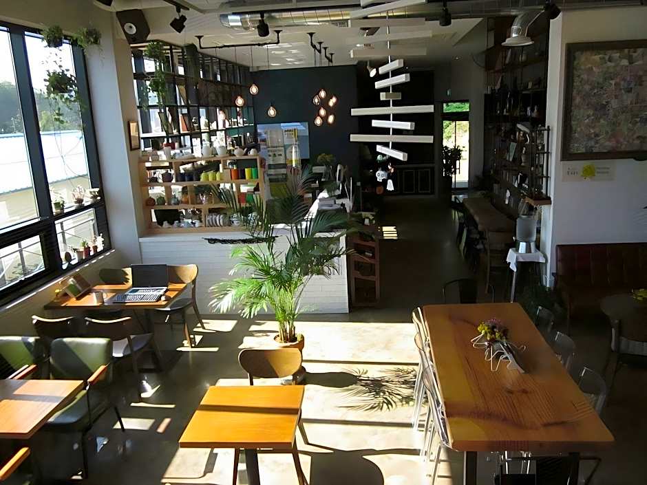 Andong Poonggyung Hostel N Library