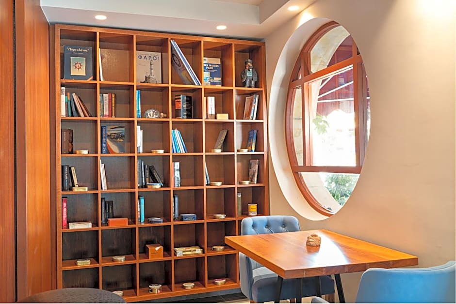 Kyma Suites Beach Hotel