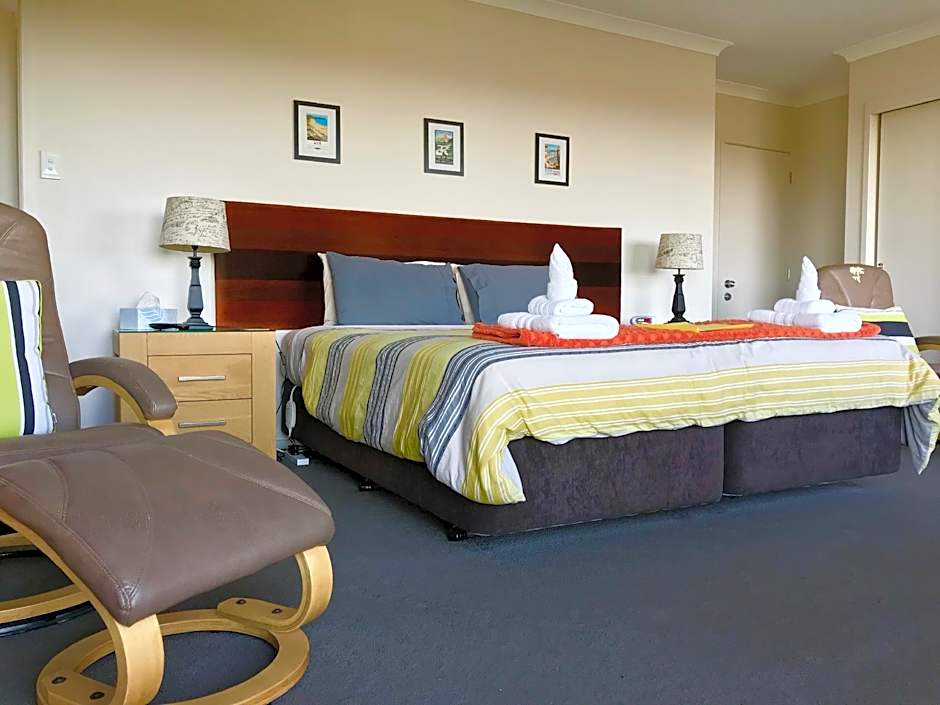 Bay Water Views Bed & Breakfast