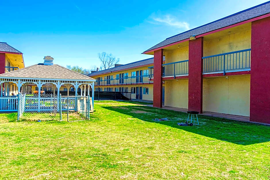 Castle Inn & Suites By OYO Chickasha