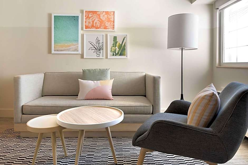 Hampton by Hilton Grand Cayman Seven Mile Beach