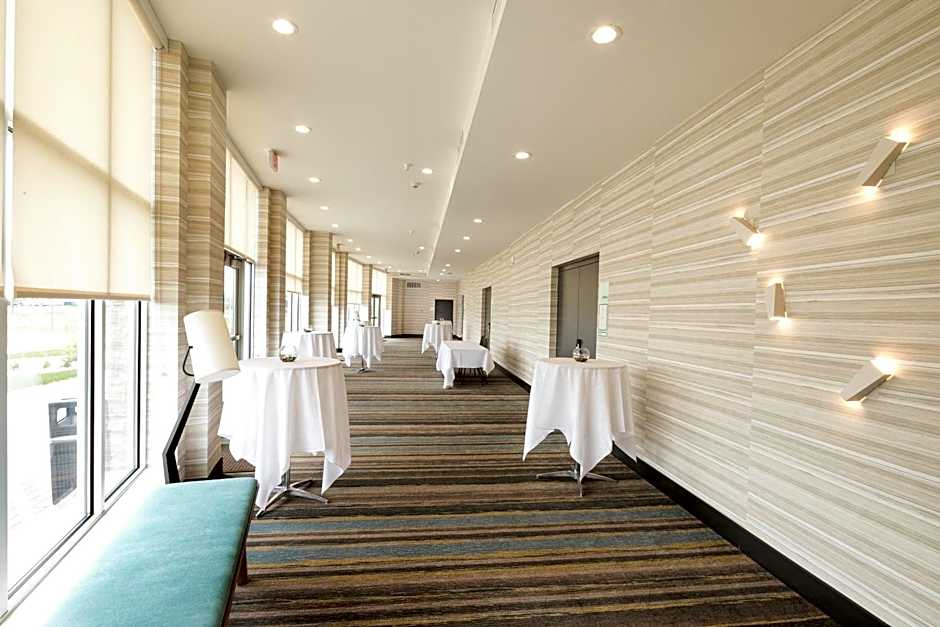 Holiday Inn & Suites Detroit - Troy by IHG