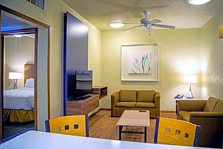 Two-Bedroom King Suite