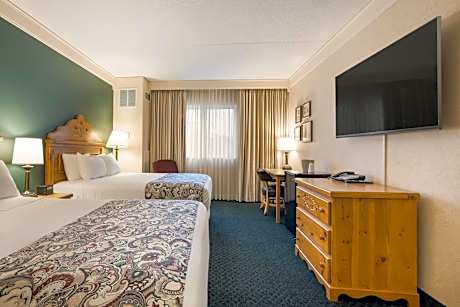 Deluxe Two Queen Beds