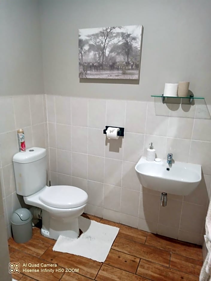 Leopards and Louries Bush Lodge