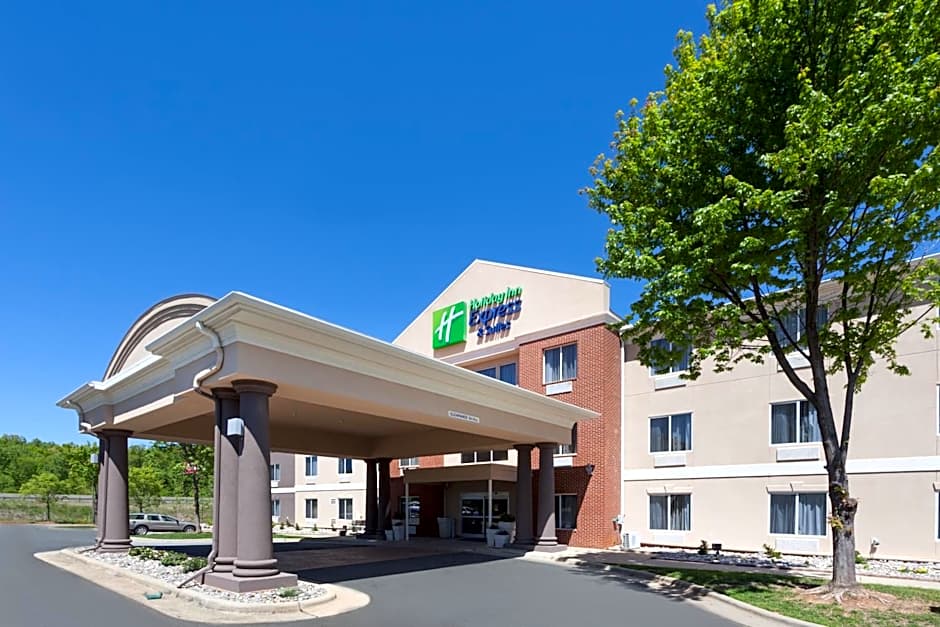 Holiday Inn Express Hotel & Suites Mebane By IHG