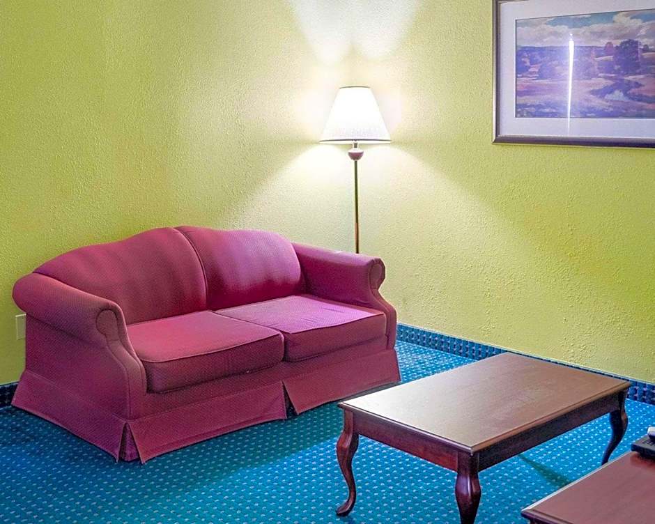 Econo Lodge Canton I-55