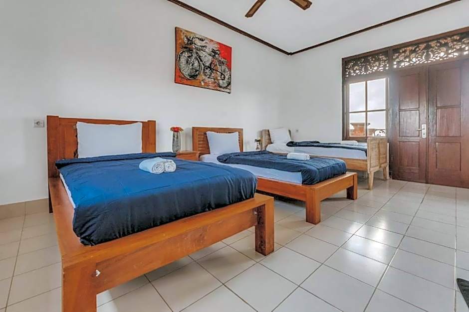 Photo 1 of 18 of 4-Bed Mixed Dormitory Room