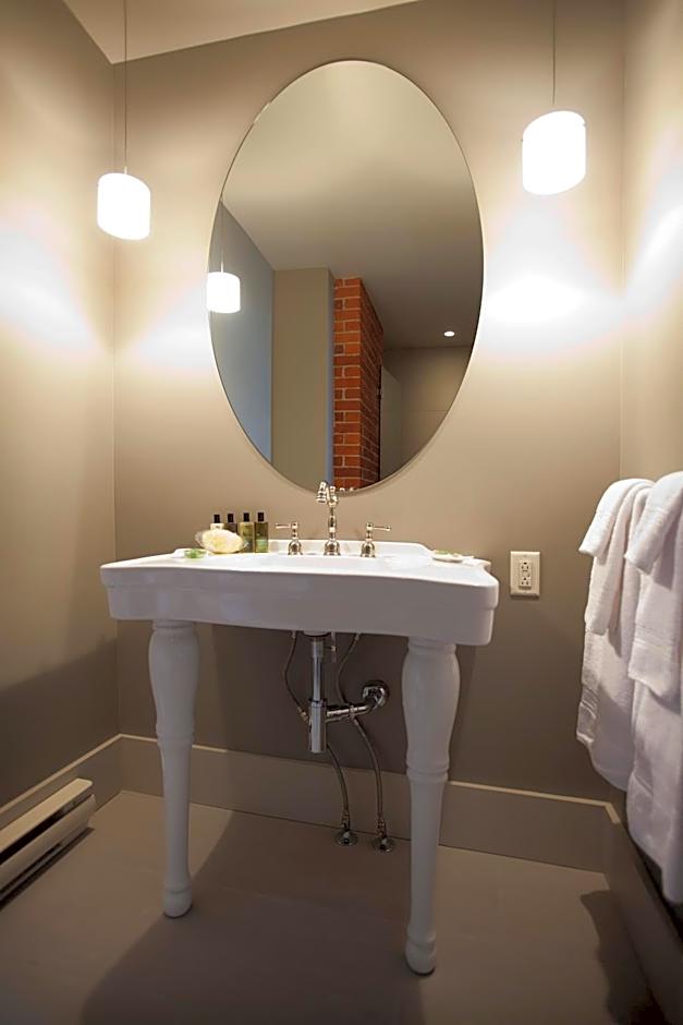 Le Pleasant Hôtel & Café